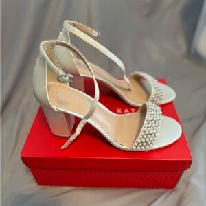 Kelly & Katie Silver Satin open toe block heel, size 9